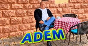 Adem geniesst den wohl verdienten Feierabend