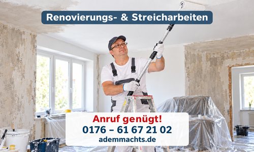 Adem streicht bei Renovierungsarbeiten im Rhein-Neckar-Kreis eine Zimmerdecke mit einer Farbrolle an einer Verlängerungsstange.
